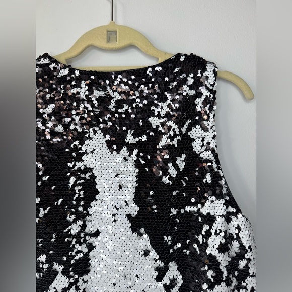 Gilbert Black & White Transforming Sequin Top – Size Large - Picture 11 of 16